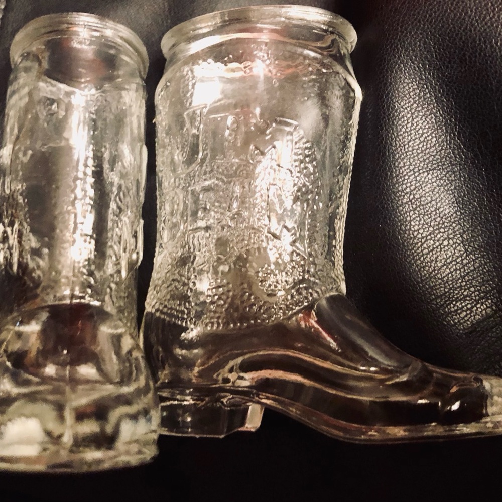 A PAIR Of JIM BEAM SHOT GLASSES. 
See photo for sz. Matching Boot Shot Glasses.